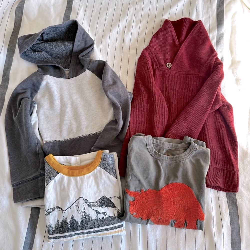 Black Mountain Graphic White Top